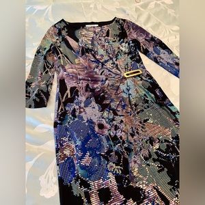 3/4-sleeve multicolored faux-wrap dress with gold colored buckle